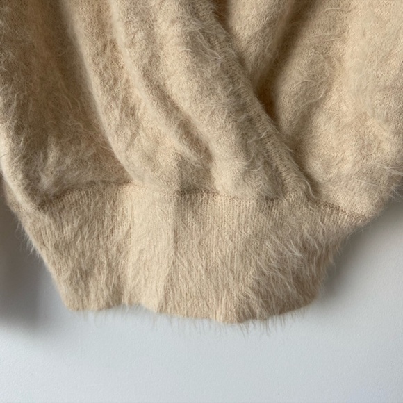 American Eagle Cropped Fit Top Size Medium - Picture 2 of 6